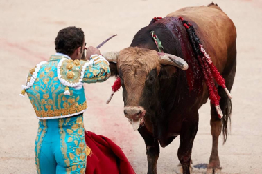 Faena de los toros de la ganadería de Núñez del Cuvillo para los diestros Antonio Ferrera, Roca Rey y Ginés Marín