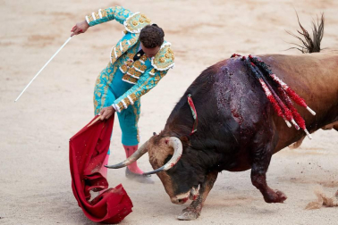 Faena de los toros de la ganadería de Núñez del Cuvillo para los diestros Antonio Ferrera, Roca Rey y Ginés Marín