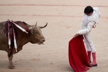 Faena de los toros de la ganadería de Núñez del Cuvillo para los diestros Antonio Ferrera, Roca Rey y Ginés Marín
