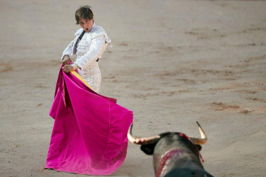 Faena de los toros de la ganadería de Núñez del Cuvillo para los diestros Antonio Ferrera, Roca Rey y Ginés Marín