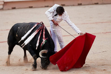 Faena de los toros de la ganadería de Núñez del Cuvillo para los diestros Antonio Ferrera, Roca Rey y Ginés Marín