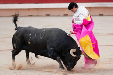 Faena de los toros de la ganadería de Núñez del Cuvillo para los diestros Antonio Ferrera, Roca Rey y Ginés Marín