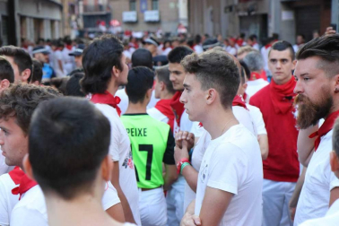 Imágenes del quinto encierro de los sanfermines, con toros de la ganadería Núñez del Cuvillo