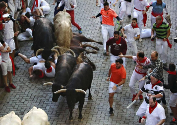 Imágenes del quinto encierro de los sanfermines, con toros de la ganadería Núñez del Cuvillo