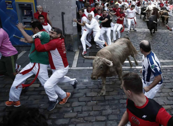 Imágenes del quinto encierro de los sanfermines, con toros de la ganadería Núñez del Cuvillo