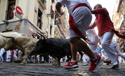Imágenes del quinto encierro de los sanfermines, con toros de la ganadería Núñez del Cuvillo