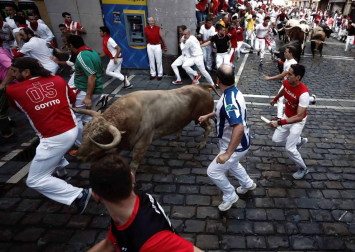 Imágenes del quinto encierro de los sanfermines, con toros de la ganadería Núñez del Cuvillo