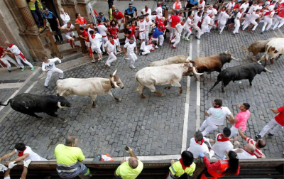 Imágenes del quinto encierro de los sanfermines, con toros de la ganadería Núñez del Cuvillo