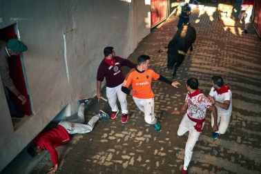 Imágenes del quinto encierro de los sanfermines, con toros de la ganadería Núñez del Cuvillo