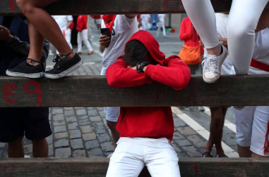 Imágenes del quinto encierro de los sanfermines, con toros de la ganadería Núñez del Cuvillo