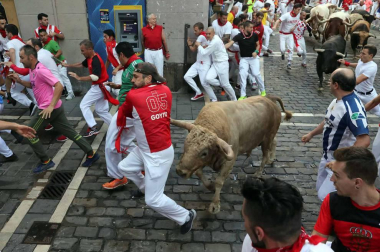 Imágenes del quinto encierro de los sanfermines, con toros de la ganadería Núñez del Cuvillo