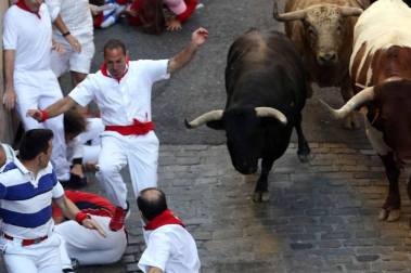 Imágenes del quinto encierro de los sanfermines, con toros de la ganadería Núñez del Cuvillo