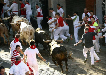 Imágenes del quinto encierro de los sanfermines, con toros de la ganadería Núñez del Cuvillo