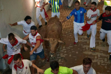 Imágenes del quinto encierro de los sanfermines, con toros de la ganadería Núñez del Cuvillo