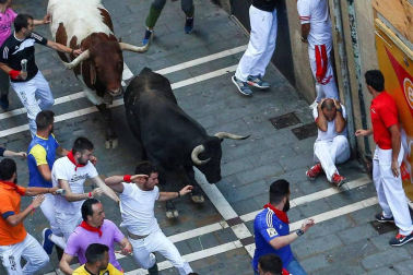 Imágenes del quinto encierro de los sanfermines, con toros de la ganadería Núñez del Cuvillo