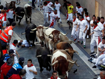 Imágenes del quinto encierro de los sanfermines, con toros de la ganadería Núñez del Cuvillo