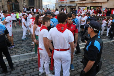 Imágenes del quinto encierro de los sanfermines, con toros de la ganadería Núñez del Cuvillo
