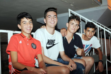 El pasado sábado 7 de julio, la coral de Cadreita, la banda de música municipal y algunos artistas invitados, ofrecieron al público un concierto de bienvenida a las fiestas. La noche se llenó de música, magia, amigos y familia, con la esperanza de que continúe mañana tras el chupinazo de inicio de sus fiestas.