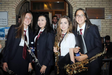 El pasado sábado 7 de julio, la coral de Cadreita, la banda de música municipal y algunos artistas invitados, ofrecieron al público un concierto de bienvenida a las fiestas. La noche se llenó de música, magia, amigos y familia, con la esperanza de que continúe mañana tras el chupinazo de inicio de sus fiestas.