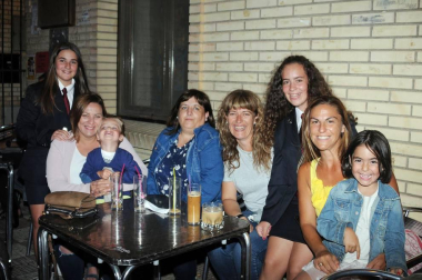 El pasado sábado 7 de julio, la coral de Cadreita, la banda de música municipal y algunos artistas invitados, ofrecieron al público un concierto de bienvenida a las fiestas. La noche se llenó de música, magia, amigos y familia, con la esperanza de que continúe mañana tras el chupinazo de inicio de sus fiestas.