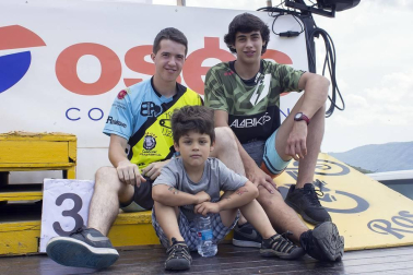 El Puerto de Lizarraga acogió el Campeonato Navarro de Trial bici el pasado sábado, 7 de julio. Todas las categorías de pilotos pudieron participar en la prueba organizada por el equipo Trialbici Iranzu, y disfrutaron del deporte y del aire libre a partes iguales durante cuatro horas de competición.