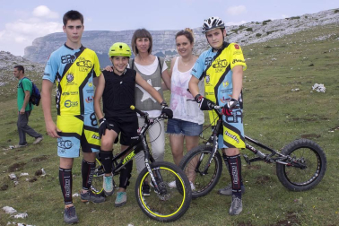El Puerto de Lizarraga acogió el Campeonato Navarro de Trial bici el pasado sábado, 7 de julio. Todas las categorías de pilotos pudieron participar en la prueba organizada por el equipo Trialbici Iranzu, y disfrutaron del deporte y del aire libre a partes iguales durante cuatro horas de competición.
