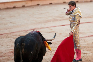 Faena de los toros de la ganadería de Victoriano del Río Cortés para los diestros Pepín Liria, Julián López 'El Juli' y Ginés Marín