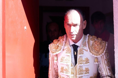 Faena de los toros de la ganadería de Victoriano del Río Cortés para los diestros Pepín Liria, Julián López 'El Juli' y Ginés Marín