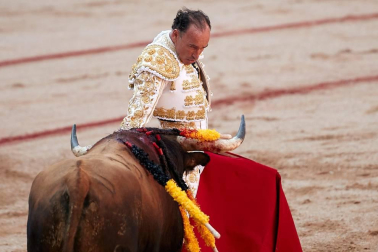 Faena de los toros de la ganadería de Victoriano del Río Cortés para los diestros Pepín Liria, Julián López 'El Juli' y Ginés Marín