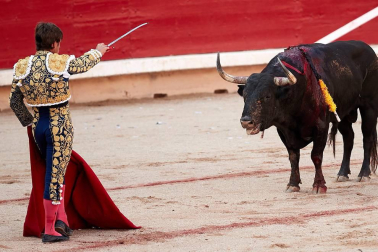 Faena de los toros de la ganadería de Victoriano del Río Cortés para los diestros Pepín Liria, Julián López 'El Juli' y Ginés Marín