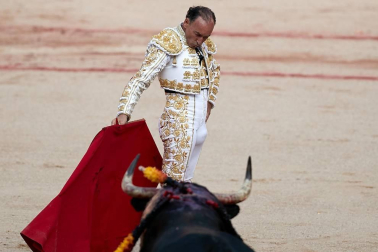 Faena de los toros de la ganadería de Victoriano del Río Cortés para los diestros Pepín Liria, Julián López 'El Juli' y Ginés Marín