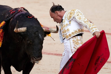 Faena de los toros de la ganadería de Victoriano del Río Cortés para los diestros Pepín Liria, Julián López 'El Juli' y Ginés Marín