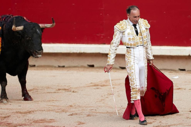 Faena de los toros de la ganadería de Victoriano del Río Cortés para los diestros Pepín Liria, Julián López 'El Juli' y Ginés Marín