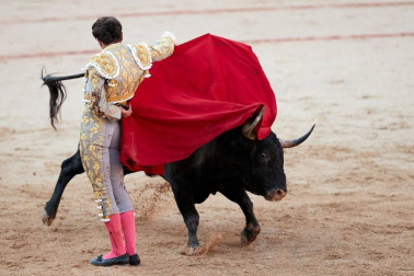 Faena de los toros de la ganadería de Victoriano del Río Cortés para los diestros Pepín Liria, Julián López 'El Juli' y Ginés Marín