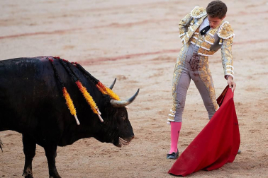 Faena de los toros de la ganadería de Victoriano del Río Cortés para los diestros Pepín Liria, Julián López 'El Juli' y Ginés Marín