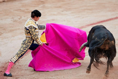 Faena de los toros de la ganadería de Victoriano del Río Cortés para los diestros Pepín Liria, Julián López 'El Juli' y Ginés Marín