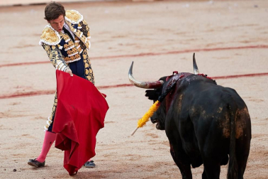 Faena de los toros de la ganadería de Victoriano del Río Cortés para los diestros Pepín Liria, Julián López 'El Juli' y Ginés Marín