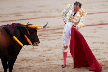 Faena de los toros de la ganadería de Victoriano del Río Cortés para los diestros Pepín Liria, Julián López 'El Juli' y Ginés Marín