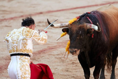 Faena de los toros de la ganadería de Victoriano del Río Cortés para los diestros Pepín Liria, Julián López 'El Juli' y Ginés Marín