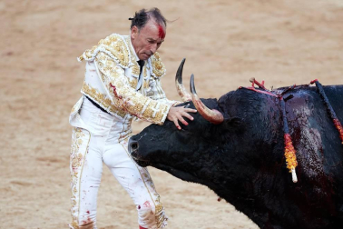 Faena de los toros de la ganadería de Victoriano del Río Cortés para los diestros Pepín Liria, Julián López 'El Juli' y Ginés Marín