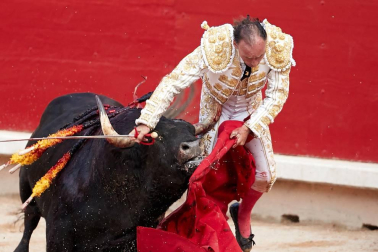 Faena de los toros de la ganadería de Victoriano del Río Cortés para los diestros Pepín Liria, Julián López 'El Juli' y Ginés Marín