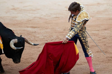 Faena de los toros de la ganadería de Victoriano del Río Cortés para los diestros Pepín Liria, Julián López 'El Juli' y Ginés Marín