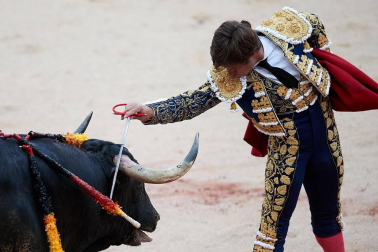 Faena de los toros de la ganadería de Victoriano del Río Cortés para los diestros Pepín Liria, Julián López 'El Juli' y Ginés Marín