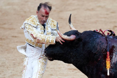 Faena de los toros de la ganadería de Victoriano del Río Cortés para los diestros Pepín Liria, Julián López 'El Juli' y Ginés Marín
