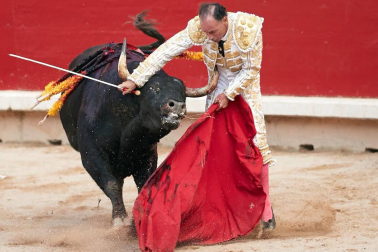 Faena de los toros de la ganadería de Victoriano del Río Cortés para los diestros Pepín Liria, Julián López 'El Juli' y Ginés Marín