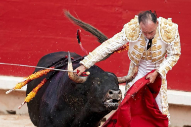 Faena de los toros de la ganadería de Victoriano del Río Cortés para los diestros Pepín Liria, Julián López 'El Juli' y Ginés Marín