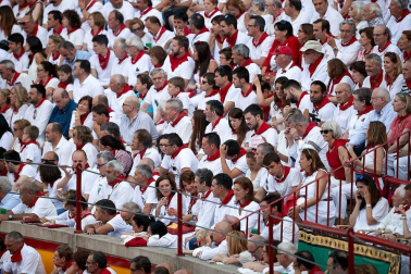Público asistente a la Plaza de Toros de Pamplona durante la cuarta corrida de la Feria del Toro 2018.
