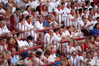 Público asistente a la Plaza de Toros de Pamplona durante la cuarta corrida de la Feria del Toro 2018.