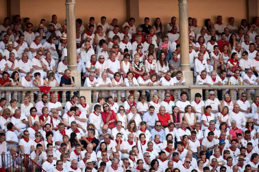 Público asistente a la Plaza de Toros de Pamplona durante la cuarta corrida de la Feria del Toro 2018.