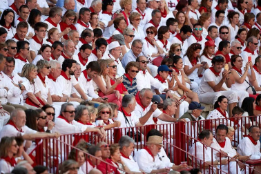 Público asistente a la Plaza de Toros de Pamplona durante la cuarta corrida de la Feria del Toro 2018.
